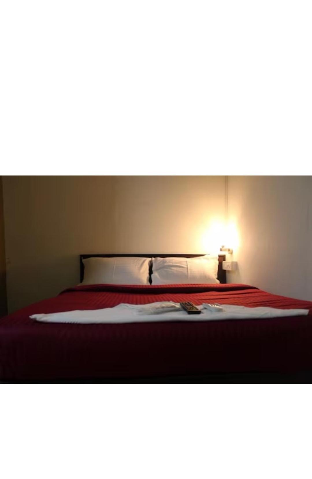 Hotel Saffron Inn มุมไบ ภายนอก รูปภาพ