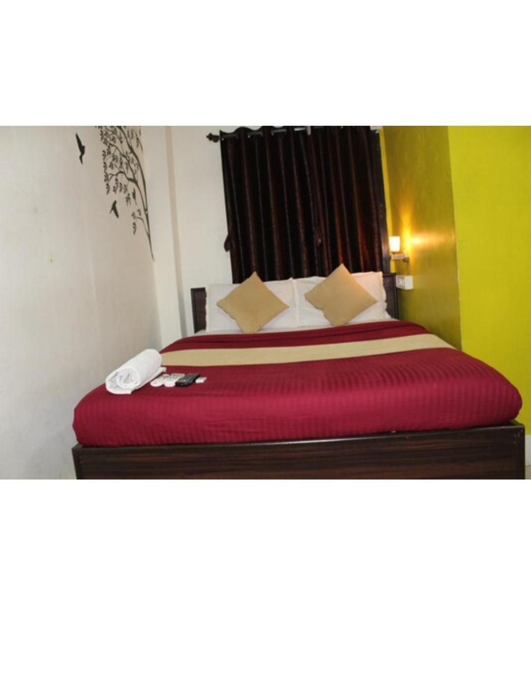 Hotel Saffron Inn มุมไบ ภายนอก รูปภาพ